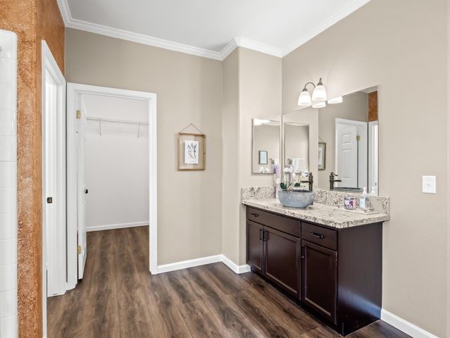 2222 Carson Avenue, Clovis, CA 93611