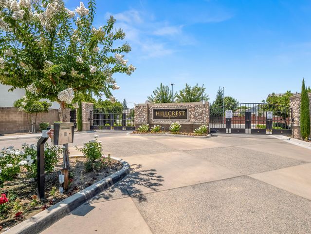 2222 Carson Avenue, Clovis, CA 93611