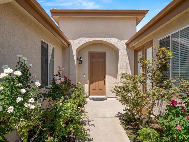 2222 Carson Avenue, Clovis, CA 93611