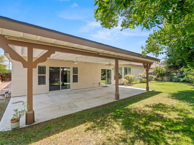 2222 Carson Avenue, Clovis, CA 93611