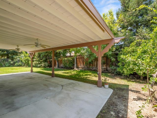 2222 Carson Avenue, Clovis, CA 93611