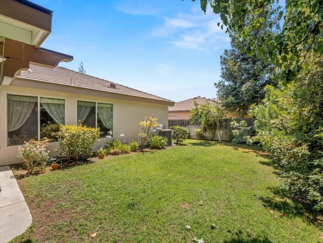 2222 Carson Avenue, Clovis, CA 93611