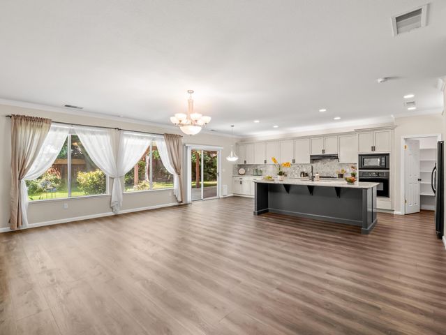 2222 Carson Avenue, Clovis, CA 93611