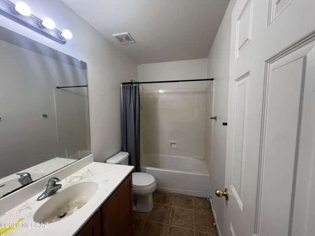 224 E Camino Del Pinsapo, Sahuarita, AZ 85629