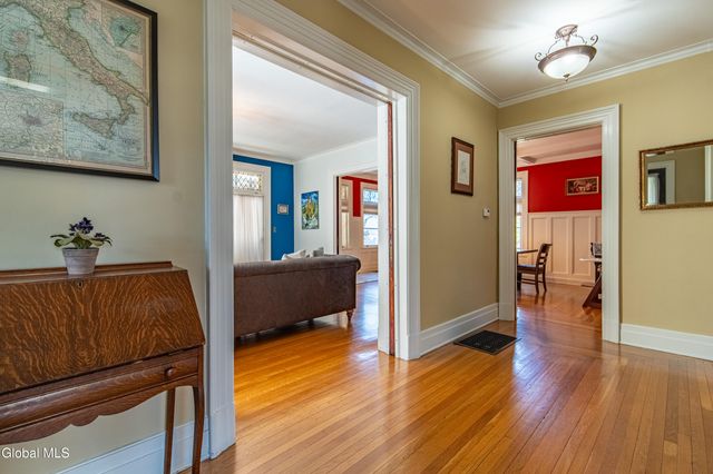 1033 Waverly Place, Schenectady, NY 12308