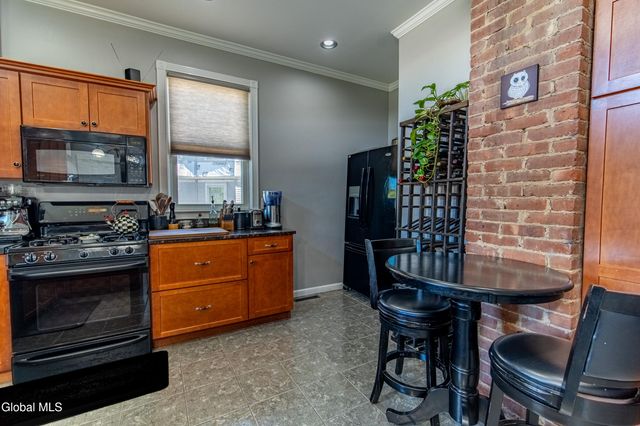 1033 Waverly Place, Schenectady, NY 12308