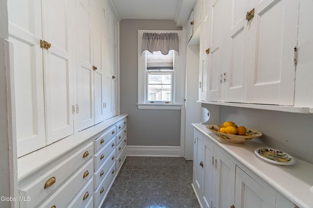 1033 Waverly Place, Schenectady, NY 12308