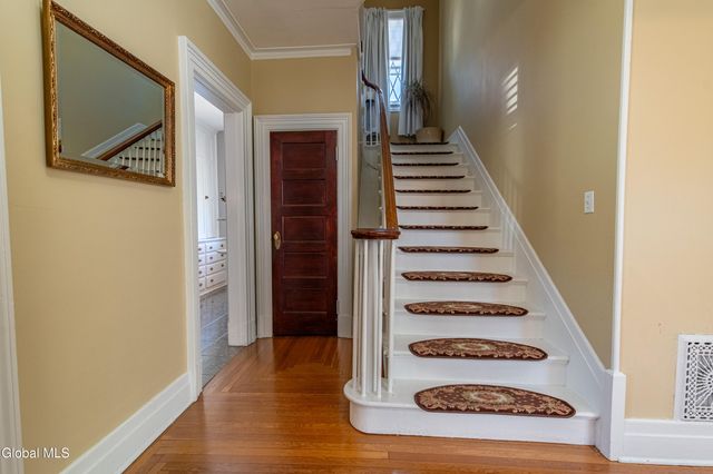 1033 Waverly Place, Schenectady, NY 12308