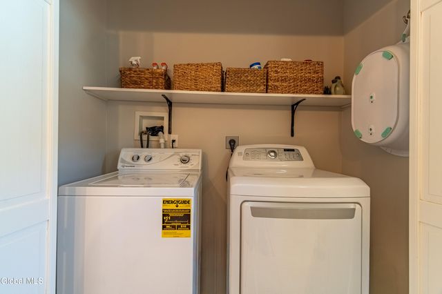 1033 Waverly Place, Schenectady, NY 12308