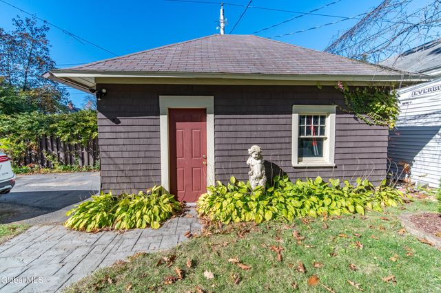 1033 Waverly Place, Schenectady, NY 12308