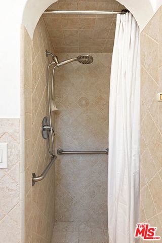 6620 W 6th Street, Los Angeles, CA 90048