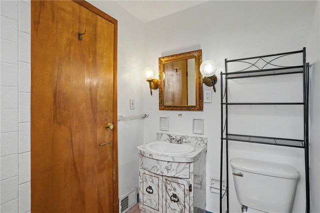 218 Vine Street, Homestead, PA 15120