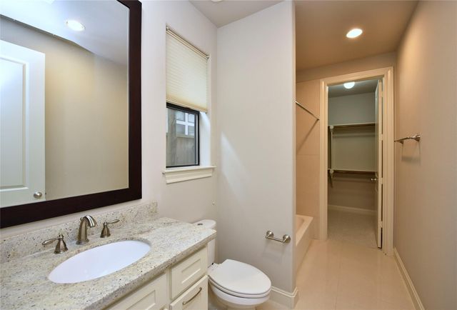 5813A Kiam Street, Houston, TX 77007