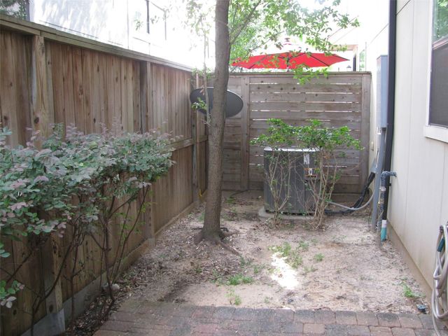 5813A Kiam Street, Houston, TX 77007