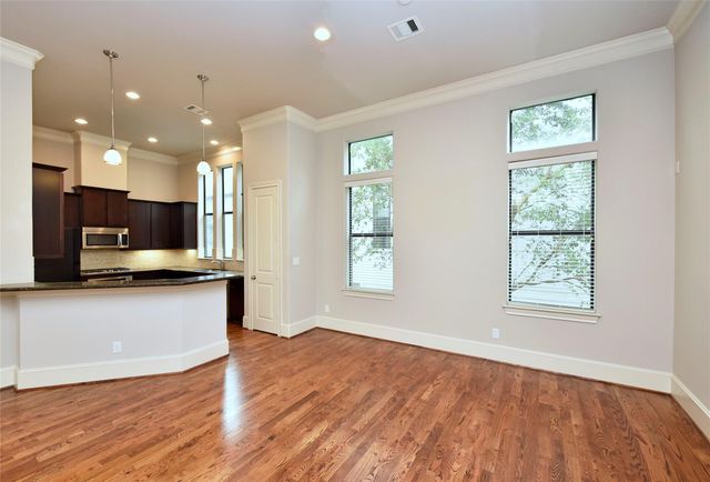 5813A Kiam Street, Houston, TX 77007