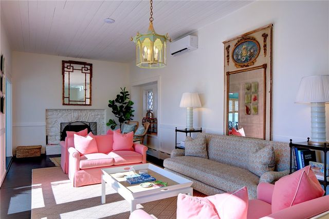 6 Price's Cove Avenue, Newport, RI 02840