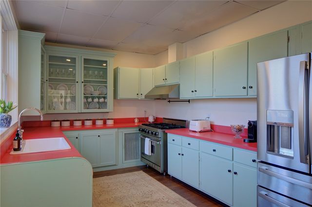 6 Price's Cove Avenue, Newport, RI 02840