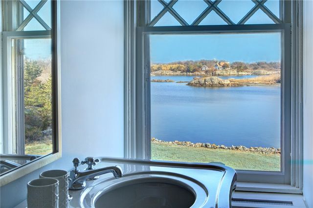 6 Price's Cove Avenue, Newport, RI 02840