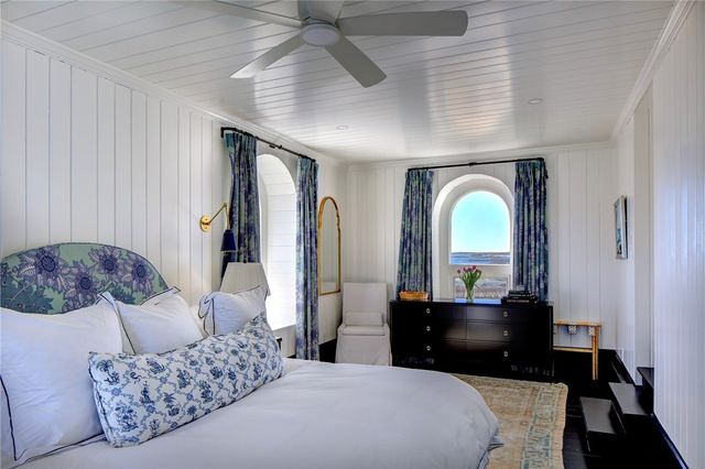 6 Price's Cove Avenue, Newport, RI 02840