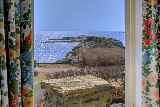 6 Price's Cove Avenue, Newport, RI 02840