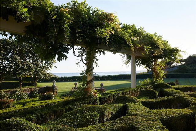 6 Price's Cove Avenue, Newport, RI 02840