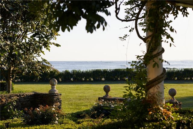 6 Price's Cove Avenue, Newport, RI 02840