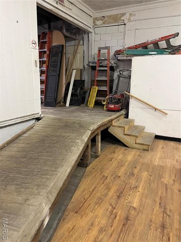 2816 Chippewa, St Louis, MO 63118