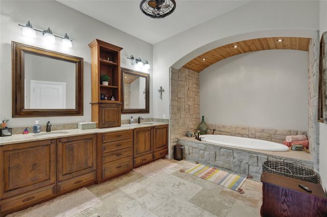 2611 WESTVIEW DR, Canyon Lake, TX 78133