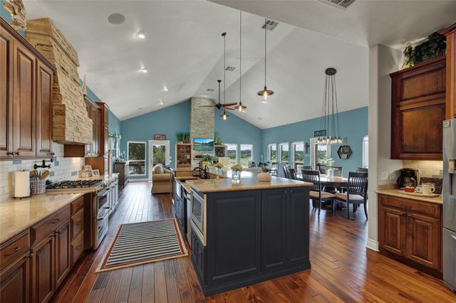 2611 WESTVIEW DR, Canyon Lake, TX 78133