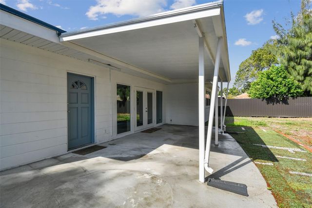 3905 W PAXTON AVENUE, Tampa, FL 33611