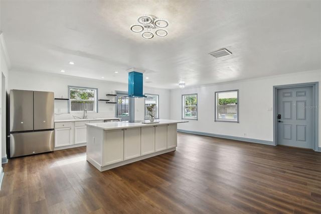 3905 W PAXTON AVENUE, Tampa, FL 33611