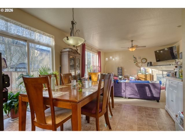 34050 Se Sturgeon St, Scappoose, OR 97056