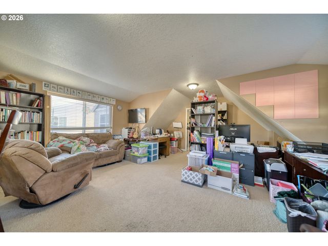 34050 Se Sturgeon St, Scappoose, OR 97056