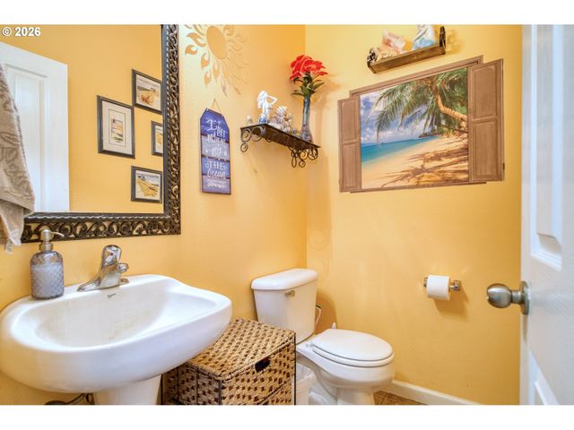 34050 Se Sturgeon St, Scappoose, OR 97056