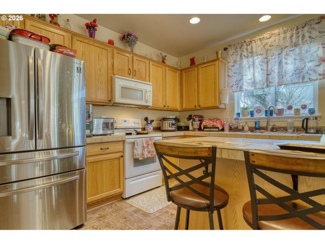 34050 Se Sturgeon St, Scappoose, OR 97056