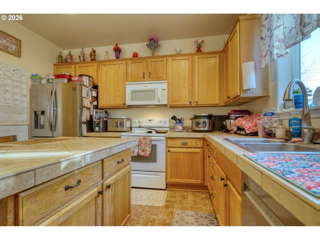 34050 Se Sturgeon St, Scappoose, OR 97056