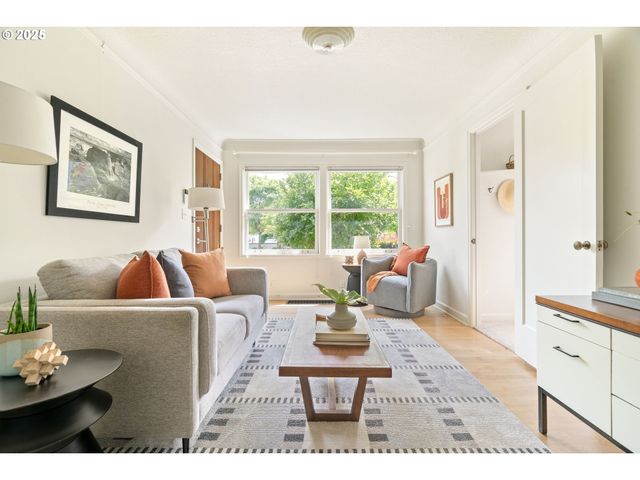 2825 Se HAWTHORNE Blvd, Portland, OR 97214