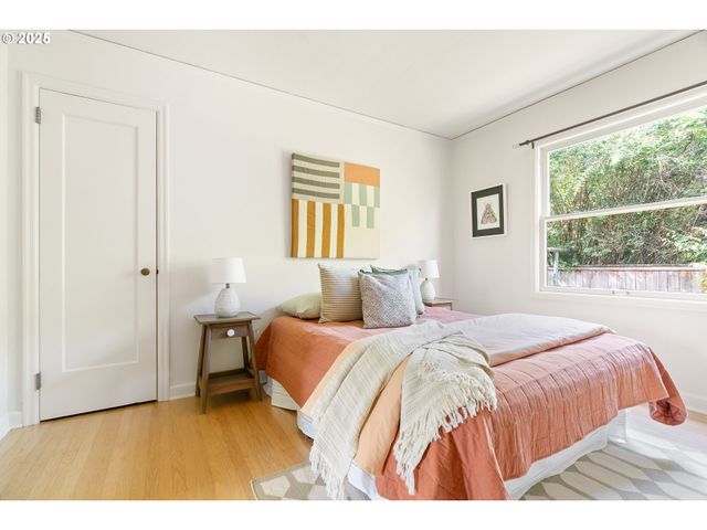 2825 Se HAWTHORNE Blvd, Portland, OR 97214