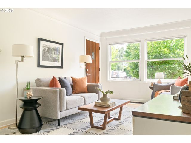 2825 Se HAWTHORNE Blvd, Portland, OR 97214
