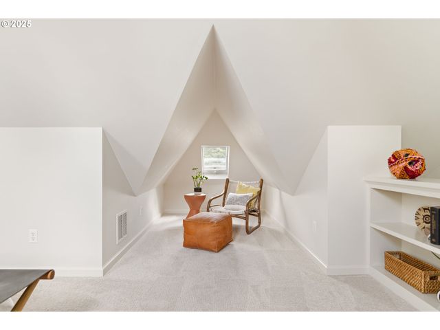 2825 Se HAWTHORNE Blvd, Portland, OR 97214