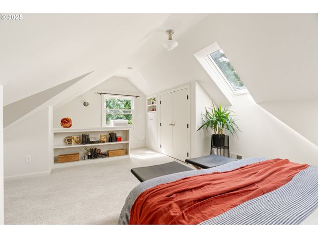 2825 Se HAWTHORNE Blvd, Portland, OR 97214