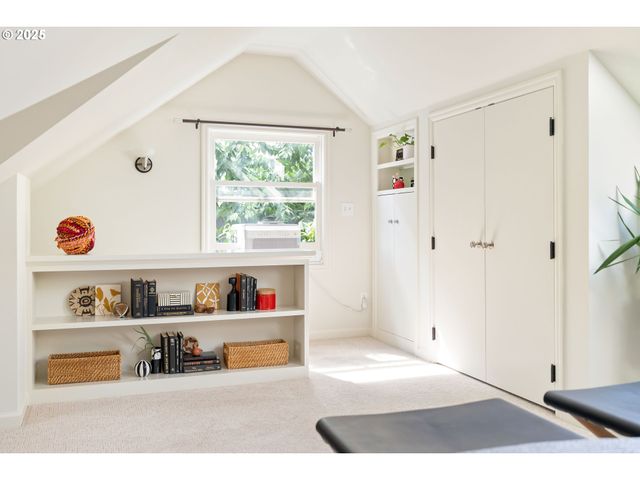 2825 Se HAWTHORNE Blvd, Portland, OR 97214