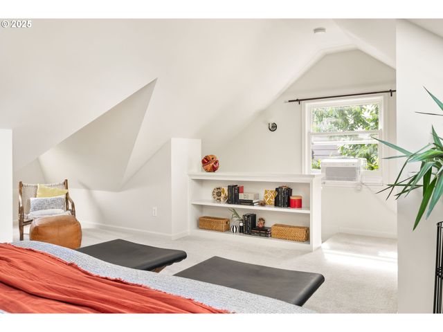 2825 Se HAWTHORNE Blvd, Portland, OR 97214