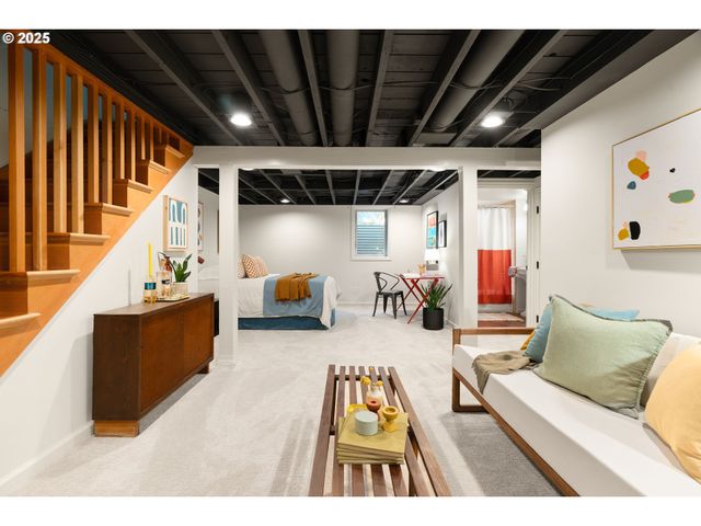 2825 Se HAWTHORNE Blvd, Portland, OR 97214