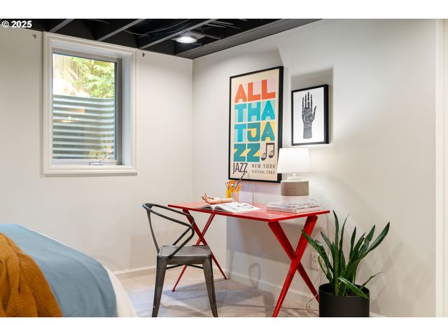 2825 Se HAWTHORNE Blvd, Portland, OR 97214