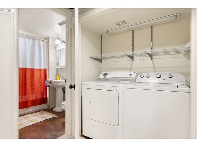 2825 Se HAWTHORNE Blvd, Portland, OR 97214