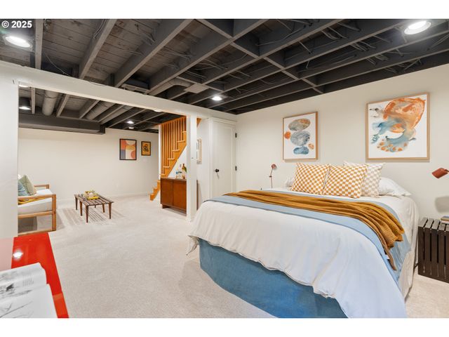 2825 Se HAWTHORNE Blvd, Portland, OR 97214
