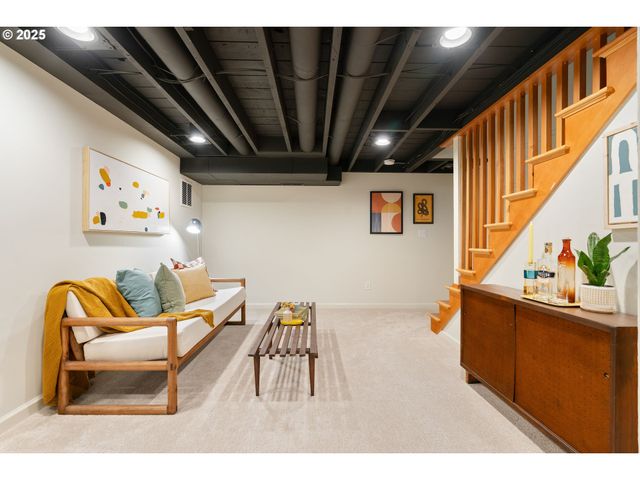 2825 Se HAWTHORNE Blvd, Portland, OR 97214