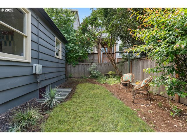 2825 Se HAWTHORNE Blvd, Portland, OR 97214
