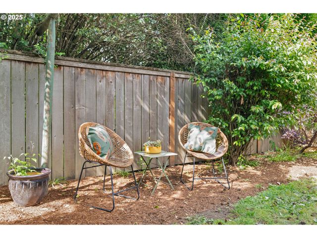 2825 Se HAWTHORNE Blvd, Portland, OR 97214